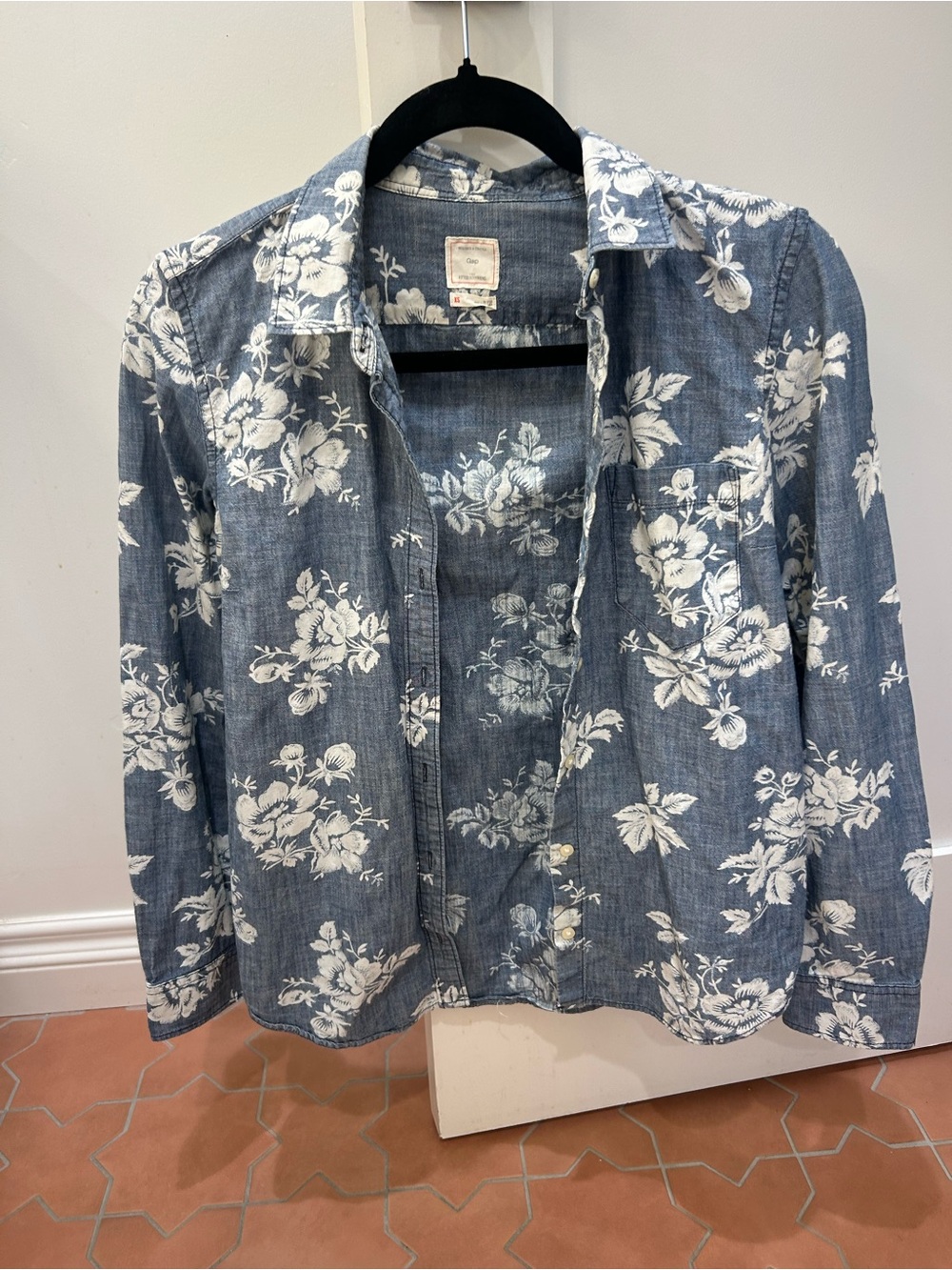 Cottagecore GAP Blue With White Flowers Button Down Long Sleeve
